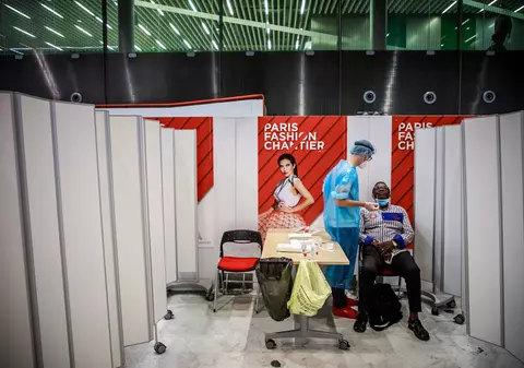 Franța introduce testarea obligatorie în aeroporturi pentru cetățenii non-europeni