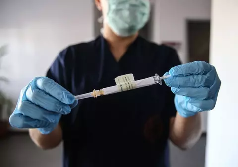 Comisia Europeană a semnat contractul pentru 300 de milioane de doze de vaccin anti-COVID dezvoltat de Pfizer