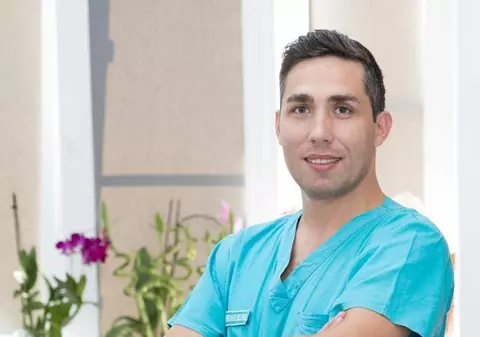 Cine este Valeriu Gheorghiţă, medicul care va coordona campania de vaccinare anti-COVID