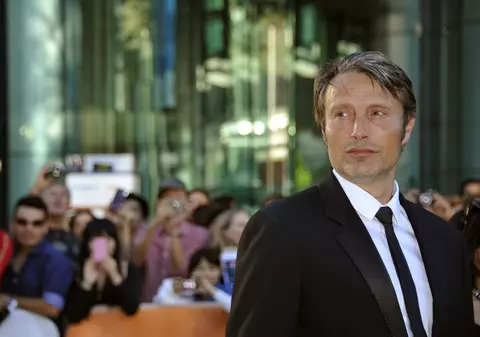 Actorul Mads Mikkelsen l-ar putea înlocui pe Johnny Depp în “Fantastic Beasts 3”