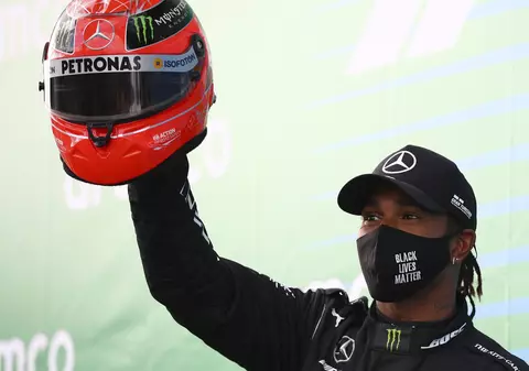 Pilotul Lewis Hamilton va fi făcut cavaler al Imperiului Britanic. Când va avea loc ceremonia