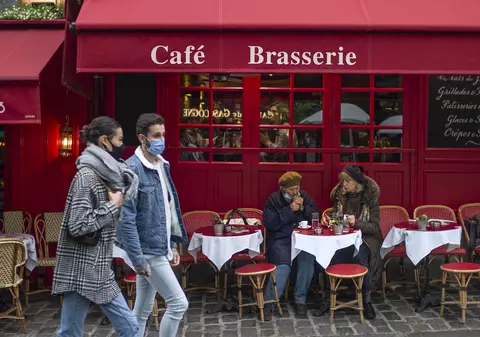 Livrarea și vânzarea acasă pe timp de noapte de mâncare și de băuturi, interzise în Paris, de vineri