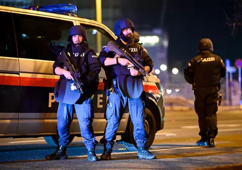 UPDATE | 14 arestări, după atacul terorist din Viena soldat cu 4 morți și 23 de răniți