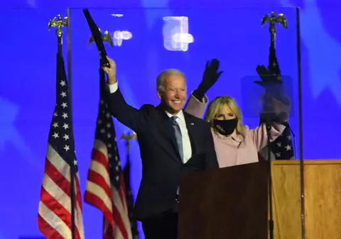 Joe Biden, discurs încrezător în timp ce lupta e încă strânsă: „Suntem pe cale să câștigăm aceste alegeri”