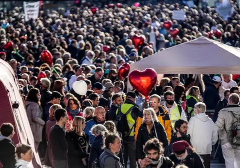 Peste 20.000 de oameni, la protestul de la Leipzig împotriva măsurilor de restricție din Germania. Aproape nimeni nu a purtat mască de protecție