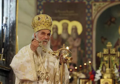 Patriarhul Bisericii Ortodoxe sârbe, mort de COVID la trei săptămâni după ce a oficiat funeraliile cu sicriul deschis ale Mitropolitului Muntenegrului, ucis tot de virus