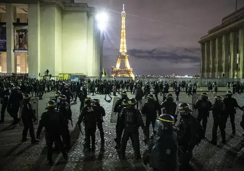 Franța începe un program de relaxare a restricțiilor în trei pași, după o lună de carantină generală