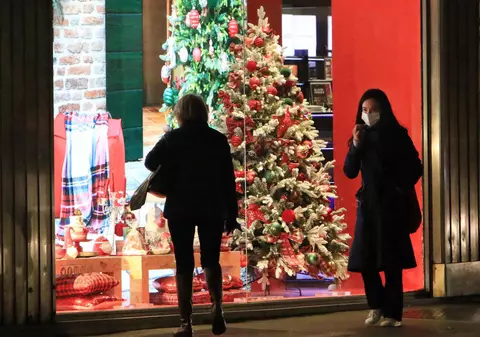 Sărbătorile de iarnă, sub semnul pandemiei în Europa. Moş Nicolae trebuie să respecte distanţarea socială