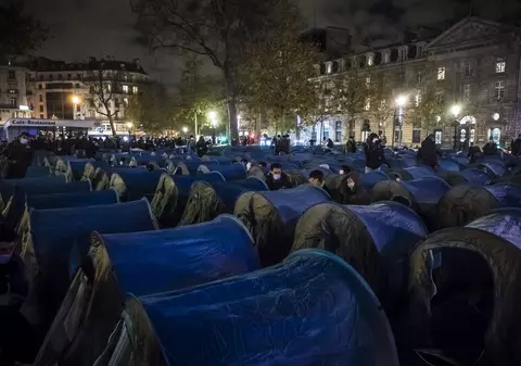Poliția cercetează violențele din tabăra de migranți din centrul Parisului