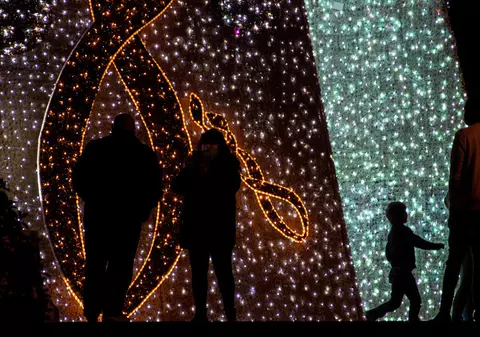 Planul Guvernului spaniol pentru Crăciun și Revelion: petreceri cu maximum 6 persoane, stingerea se dă la ora 1.00