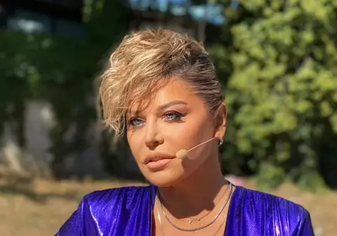 Loredana Groza a făcut spectacol pe terenul de tenis, alături de alte sportive. Artista, mai sexy ca niciodată la 50 de ani