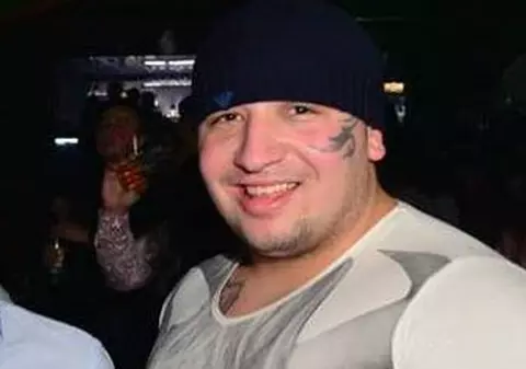 Interlopul „Tyson de la Buzău” a fost reținut pentru deținere ilegală de arme. Ascunsese un pistol într-un cimitir