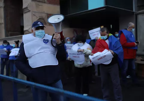 Protest în fața Ministerului Muncii, după anunțul guvernului că salariul minim va crește cu 40 de lei