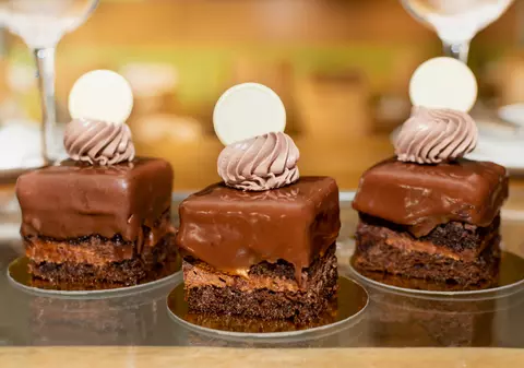 Amandină - rețete pentru prăjitura însiropată și cremă de cacao