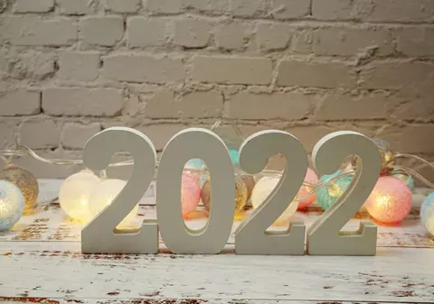 Ajunul Anului Nou 2022. Tradiții și superstiții în noaptea dintre ani în România și în lume