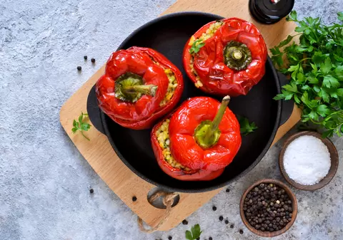 Ardei umpluți - rețete cu carne tocată și orez la cuptor