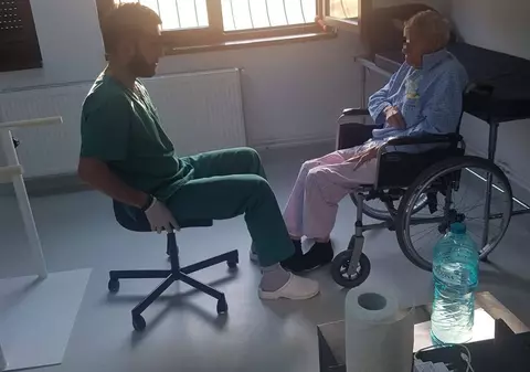 Situație dramatică într-un cămin pentru bătrâni din București. Nu mai sunt bani de pansamente și pentru  salariile personalului