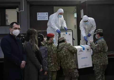 România începe să vândă din dozele de vaccin anti-COVID. Un milion de doze Pfizer pleacă în Danemarca