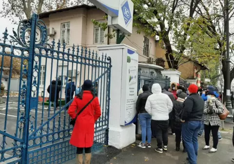 Bucureştenii s-au înghesuit la Institutul Cantacuzino pentru a cumpăra noul supliment care stimulează imunitatea
