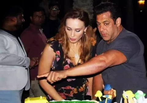 Iulia Vântur a revenit pe platourile de filmare. Ce spune vedeta despre relația cu Salman Khan. „Foarte bine. Muncește, filmează…”