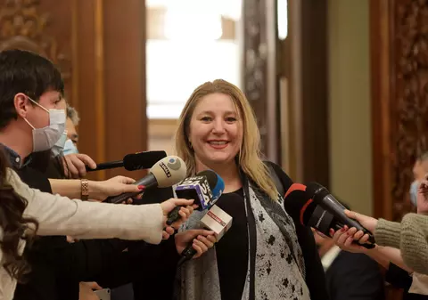Senatul cere verificarea adeverinței care o exceptează pe Diana Șoșoacă de la purtarea măștii