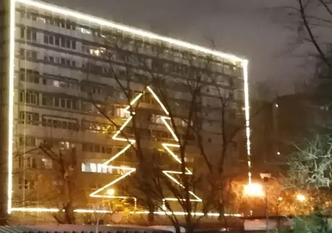 IMAGINE VIRALĂ | Bloc din cartierul bucureștean Drumul Taberei îmbrăcat în luminițe de Crăciun