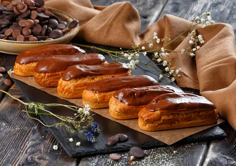 Eclere - rețete pentru cel mai popular desert cu ciocolată, vanilie sau cafea