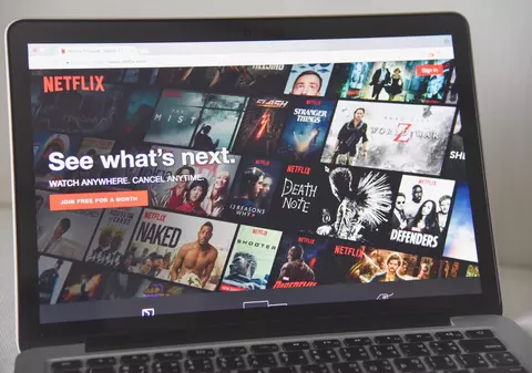 Filme Netflix ianuarie 2021 - ce filme și seriale noi poți urmări în prima lună a anului