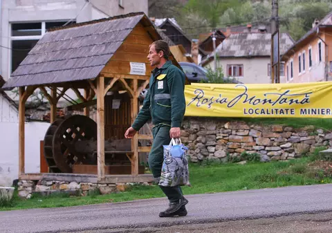 Blestemul pământului. Cum ne folosim resursele naturale: de la fantasmele lui Ceaușescu la saga Roșia Montană