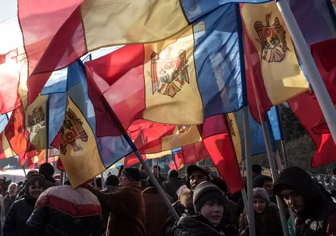 VIDEO | Protest la Chișinău: Mii de oameni se opun proiectului lui Igor Dodon prin care se reduc atribuțiile președintelui Maia Sandu