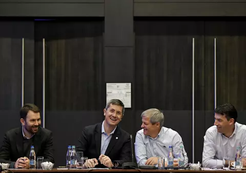 SURSE | Cum arată viitorul Guvern, cu o zi înainte de negocierile oficiale. În ecuație apar Dacian Cioloș și Dragoș Tudorache