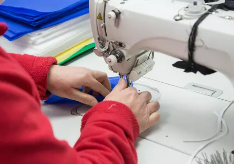 România resimte problemele marilor branduri de modă din Marea Britanie. Peste 50 de fabrici de haine și pantofi, lăsate fără comenzi