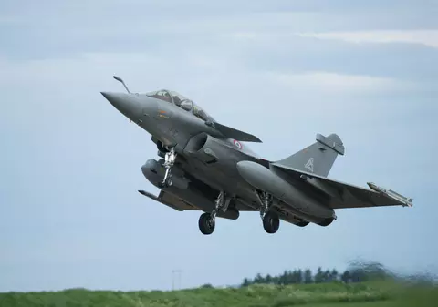 Vaccinul anti-Covid, livrat cu avioane militare în Marea Britanie