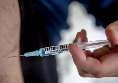 Când ar urma să vină a doua tranșă de vaccinuri anti-COVID în România. Anunțul făcut de medicul Valeriu Gheorghiță