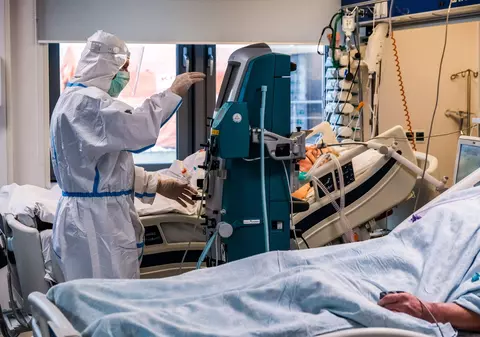 Un nou studiu explică formele grave de COVID-19. Cercetătorii au descoperit gene care pot influența afecțiunea