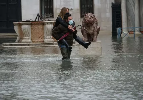 VIDEO | Piața San Marco din Veneția a fost inundată. Digurile nu au fost activate