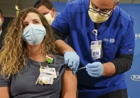 Medic infecționist: La cei care s-au vaccinat în Marea Britanie nu a existat nicio reacție adversă notabilă