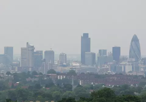 Justiția din Marea Britanie a recunoscut că poluarea a contribuit la moartea unei fetiţe de 9 ani la Londra. Specialist: ”Ea trăia pe muchie de cuţit”