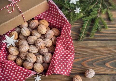 Nuci umplute - rețeta copilăriei pentru nuci cu cremă de ciocolată