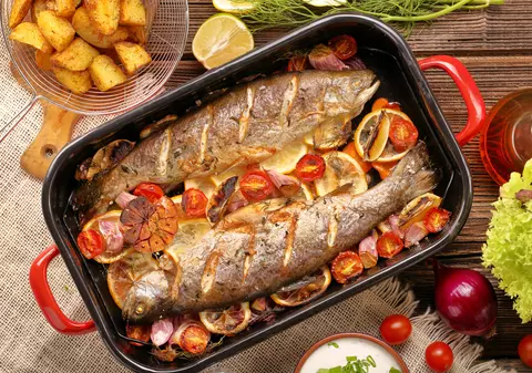 Pește la cuptor - 5 rețete de pregătit acasă pentru masa de sărbători