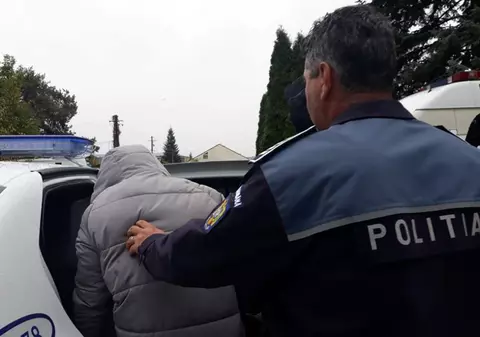 VIDEO | Imagini terifiante. O fată de 18 ani din Dolj a fost răpită din fața casei și băgată cu forța într-o mașină