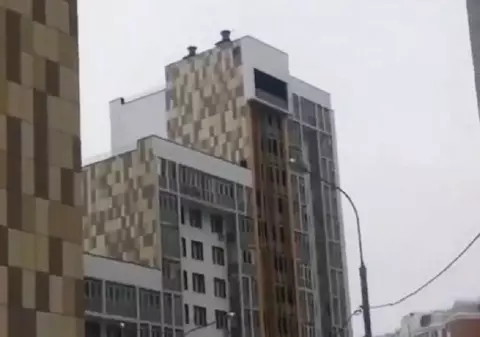 Caz șocant în Rusia. O femeie a aruncat un bebeluş de doar două luni de la etajul 13 al unui bloc turn