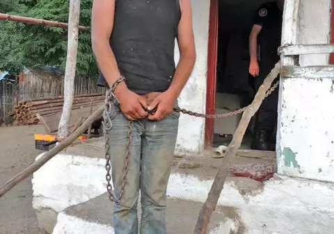 Ultimul sclav din Berevoeşti. Cum a reuşit să scape băiatul de la orfelinat din mâinile traficanţilor şi ce pedepse au primit ei, după cinci ani de cercetări