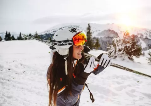 Cum te pregătești corect pentru sporturile de iarnă la munte: 4 sfaturi utile (PUBLICITATE)