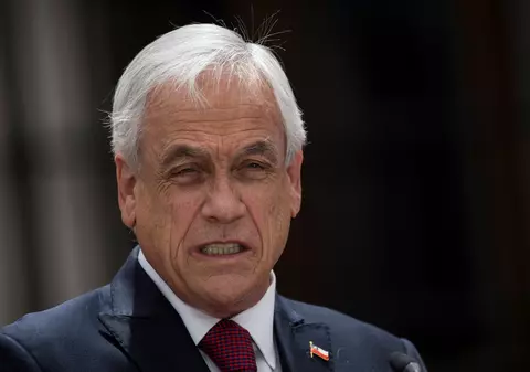 Președintele statului Chile, Sebastian Pinera, amendat cu 3.500 de dolari pentru un selfie fără mască