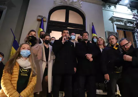 Formula AUR-ului: naționalism, ultraconservatorism, ceva scandal și un electorat activat