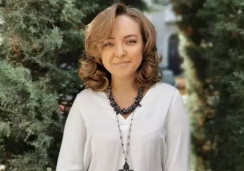 Anularea decorației primite de Gabriela Cenușă, asistenta ministrului Vela, cerută în instanță de asociația Reset