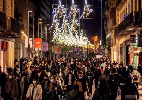 Crăciun și Revelion cu maximum 10 persoane în Spania. Deplasările între regiuni, interzise