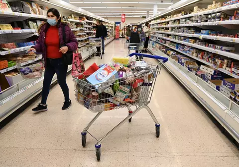 Un lanț de supermarketuri din Marea Britanie a început să raționalizeze mai multe produse înainte de Crăciun