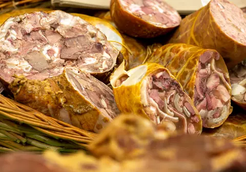 Tobă de casă - rețeta tradițională din carne de porc și carne de pui